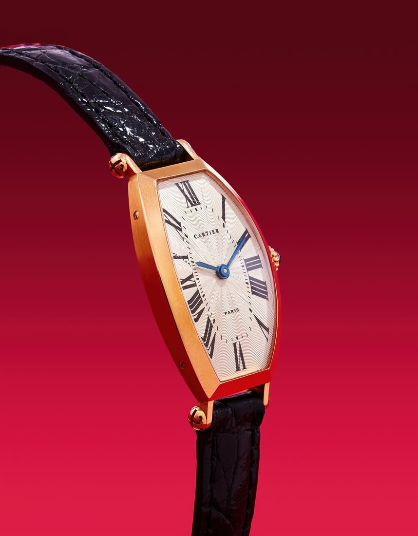 Y CARTIER, TONNEAU, AN 18 CARAT GOLD WRISTWATCH (1 of 2)