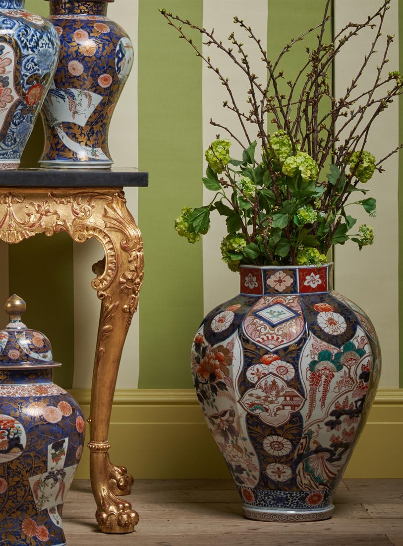 A LARGE JAPANESE ARITA VASE, EDO PERIOD, LATE 17TH OR 18TH CENTURY: A LARGE JAPANESE ARITA VASEEDO PERIOD, LATE 17TH OR 18TH CENTURY56cm high, the base 20cm diameter