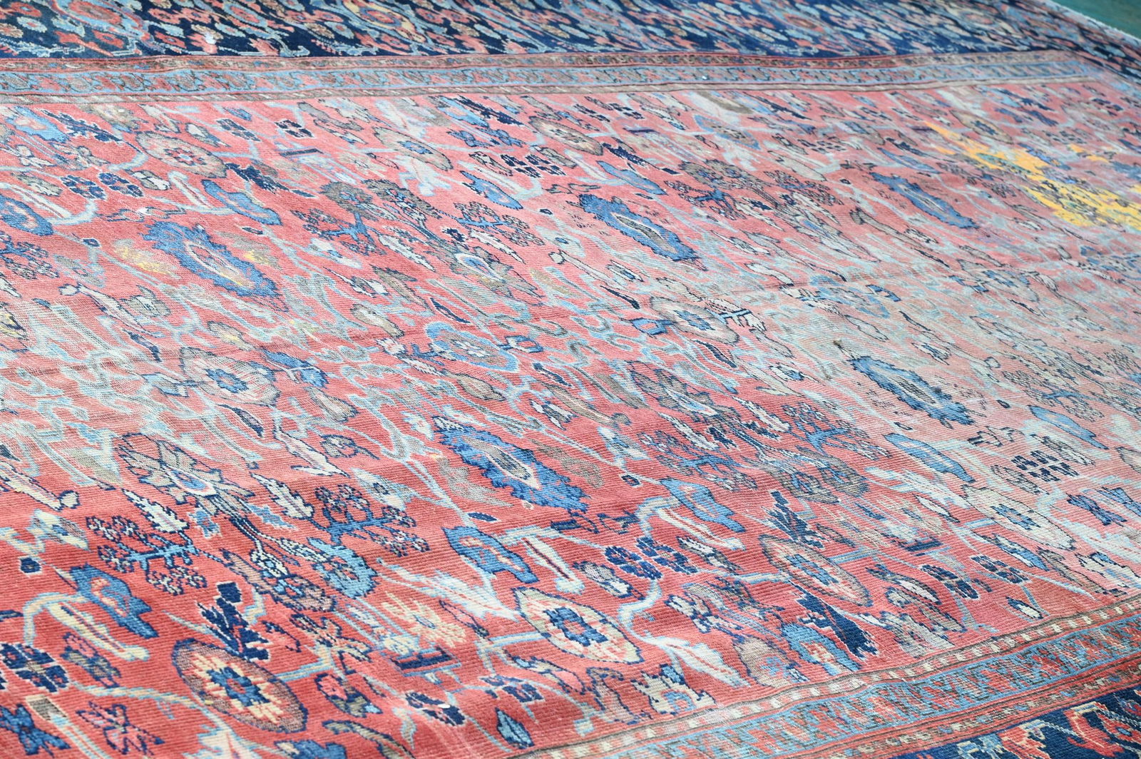 A SERAPI CARPET - 3