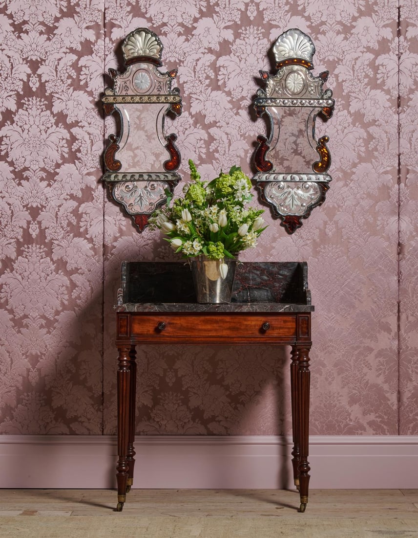 Y A REGENCY MAHOGANY AND VARIEGATED MARBLE MOUNTED WASH STAND, ATTRIBUTED TO GILLOWS, CIRCA 1815: Y A REGENCY MAHOGANY AND VARIEGATED MARBLE MOUNTED WASH STAND ATTRIBUTED TO GILLOWS, CIRCA 1815With turned rosewood handles to the false drawer 93cm high, 76.5cm wide, 57cm deep ϒ Indicates that