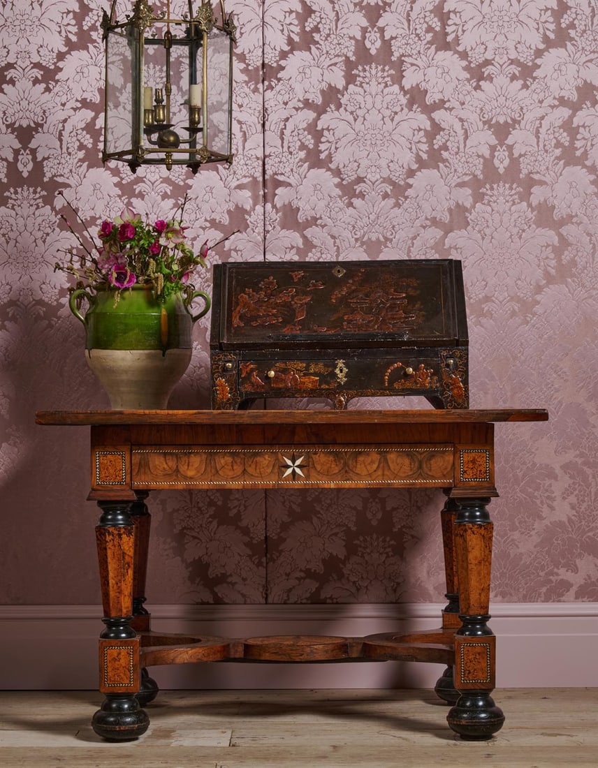 Y AN ANGLO-DUTCH OLIVEWOOD OYSTER, KINDWOOD AND 'MULBERRY' CENTRE OR SIDE TABLE, LATE 17TH CENTURY: Y AN ANGLO-DUTCH OLIVEWOOD OYSTER, KINGWOOD AND 'MULBERRY' CENTRE OR SIDE TABLELATE 17TH CENTURYWith specimen marquetry and parquetry throughout72.5cm high, 110cm wide, 75.5cm deepProvenance:A Notable