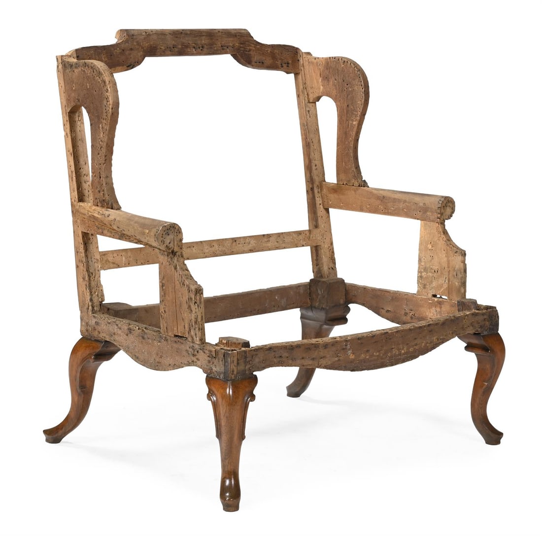 A QUEEN ANNE OAK SETTEE FRAME, CIRCA 1710 (1 of 3)