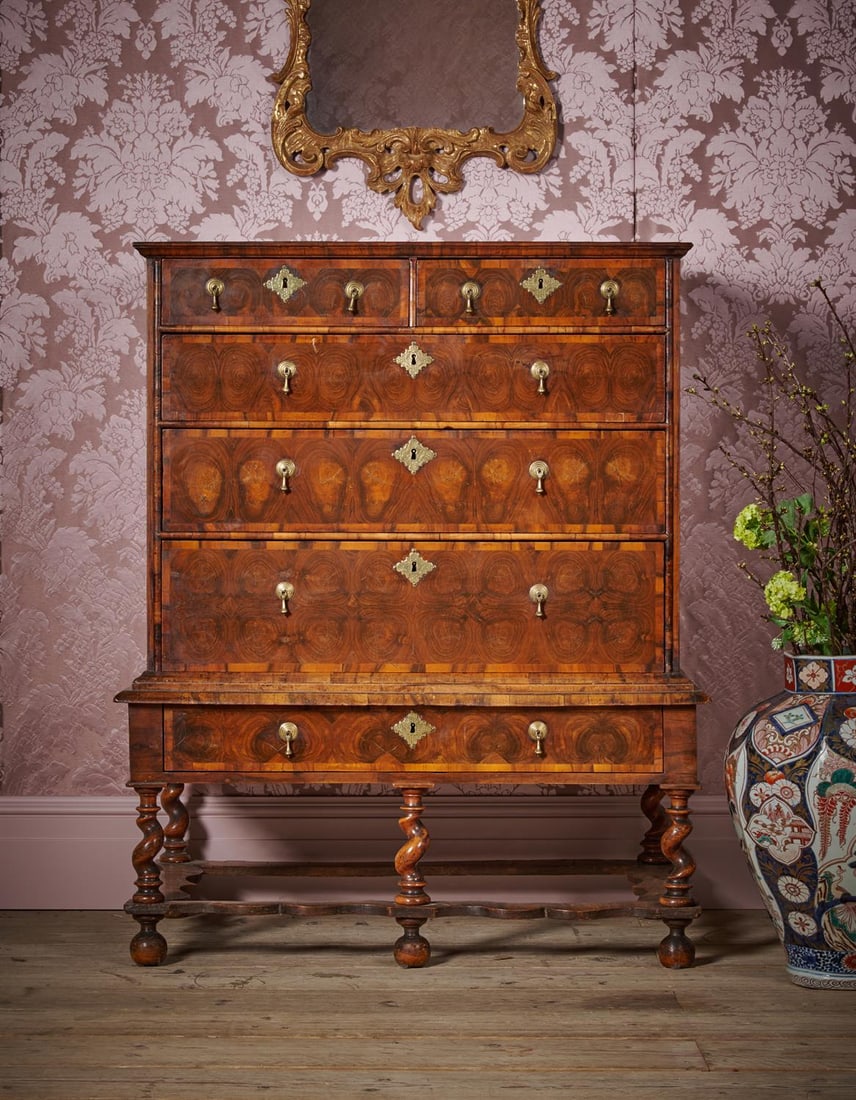 Y A WILLIAM & MARY WALNUT, OLIVEWOOD OYSTER AND LABURNUM CROSSBANDED CHEST ON STAND, CIRCA 1690 (1 of 4)