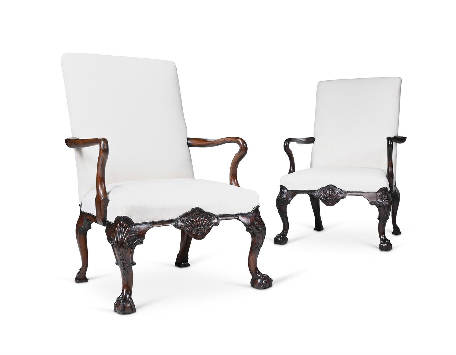 A PAIR OF CARVED WALNUT ARMCHAIRS, IN GEORGE II STYLE, 19TH OR 20TH CENTURY (1 of 4)