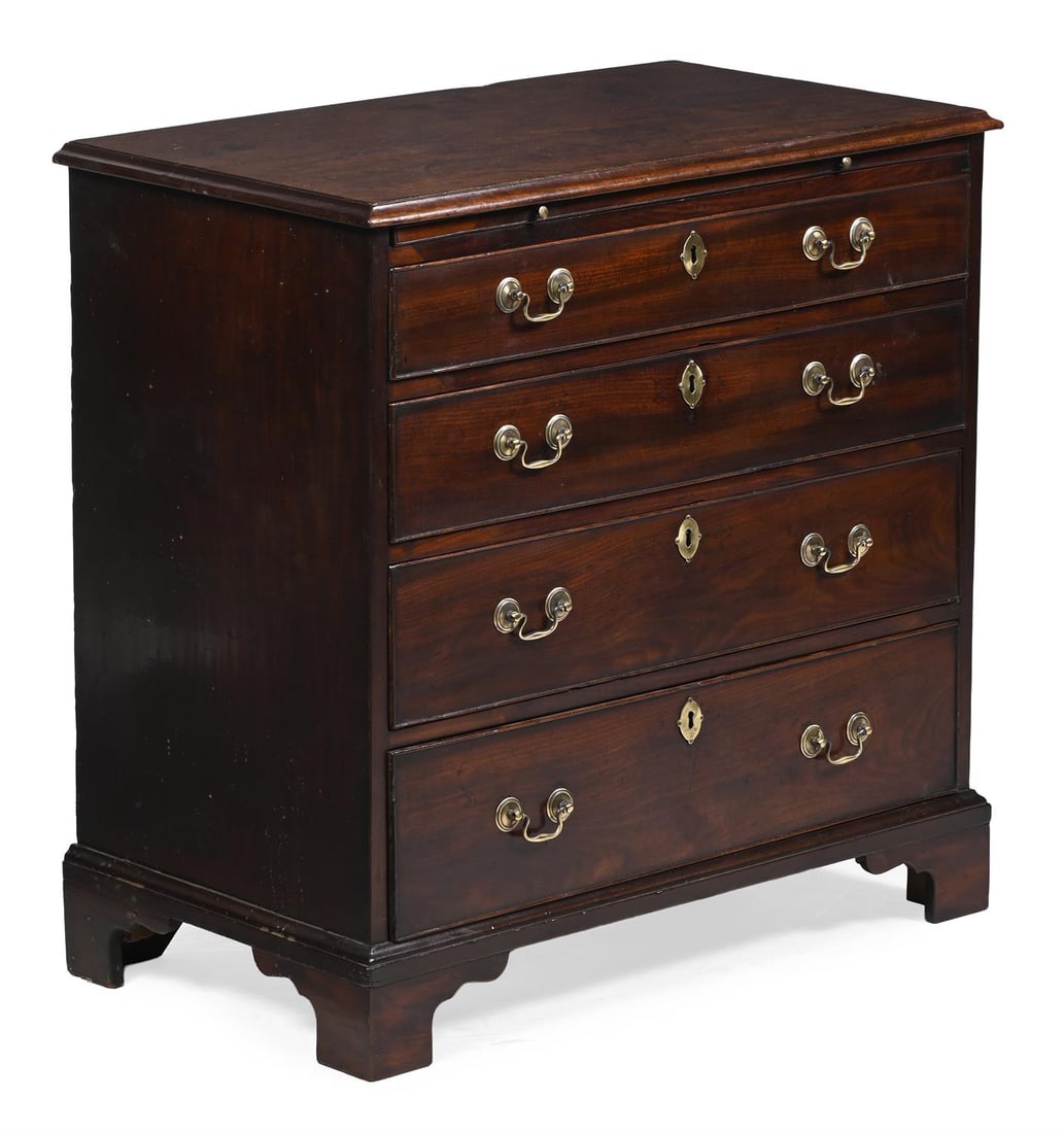 A GEORGE III MAHOGANY BACHELOR'S CHEST OF DRAWERS, CIRCA 1770 (1 of 3)