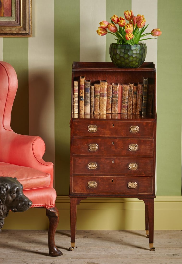AN UNUSUAL GEORGE III MAHOGANY WATERFALL BOOKCASE, CIRCA 1790 (1 of 5)