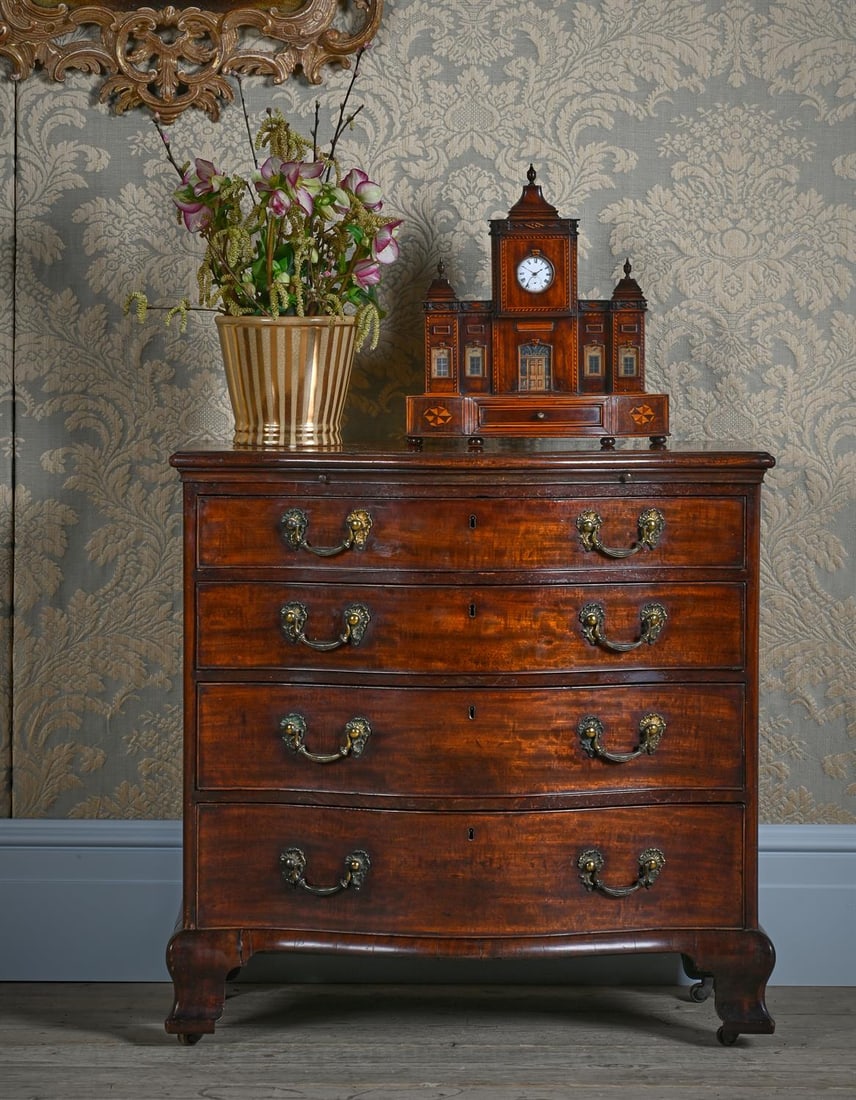A GEORGE III MAHOGANY SERPENTINE FRONTED BACHELOR'S CHEST OF DRAWERS, CIRCA 1770: A GEORGE III MAHOGANY SERPENTINE FRONTED BACHELOR'S CHEST OF DRAWERSIN THE MANNER OF THOMAS CHIPPENDALE, CIRCA 1770Of small and compact proportions, with a hidden compartment to the floor of the carca