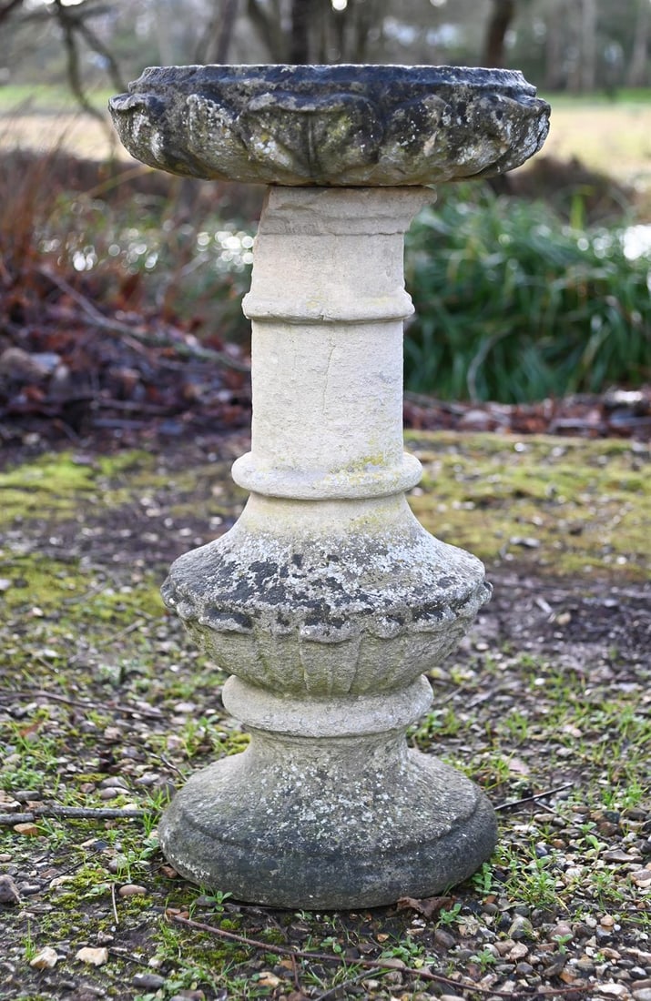 A COTSWOLD STONE BIRDBATH, 19TH CENTURY (1 of 1)