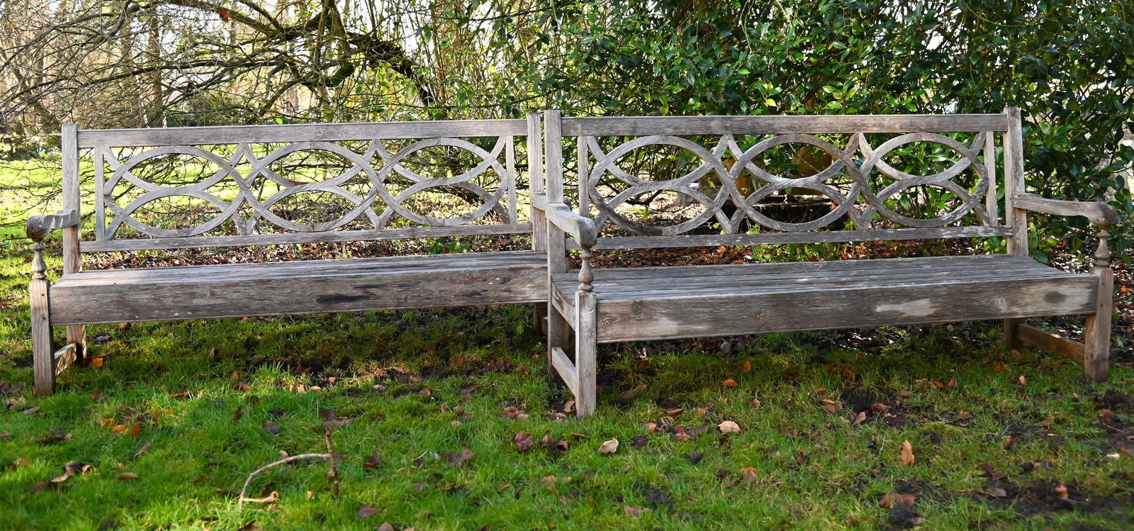 A PAIR OF HARDWOOD GARDEN BENCHES, BY JULIAN CHICHESTER, MODERN (1 of 1)