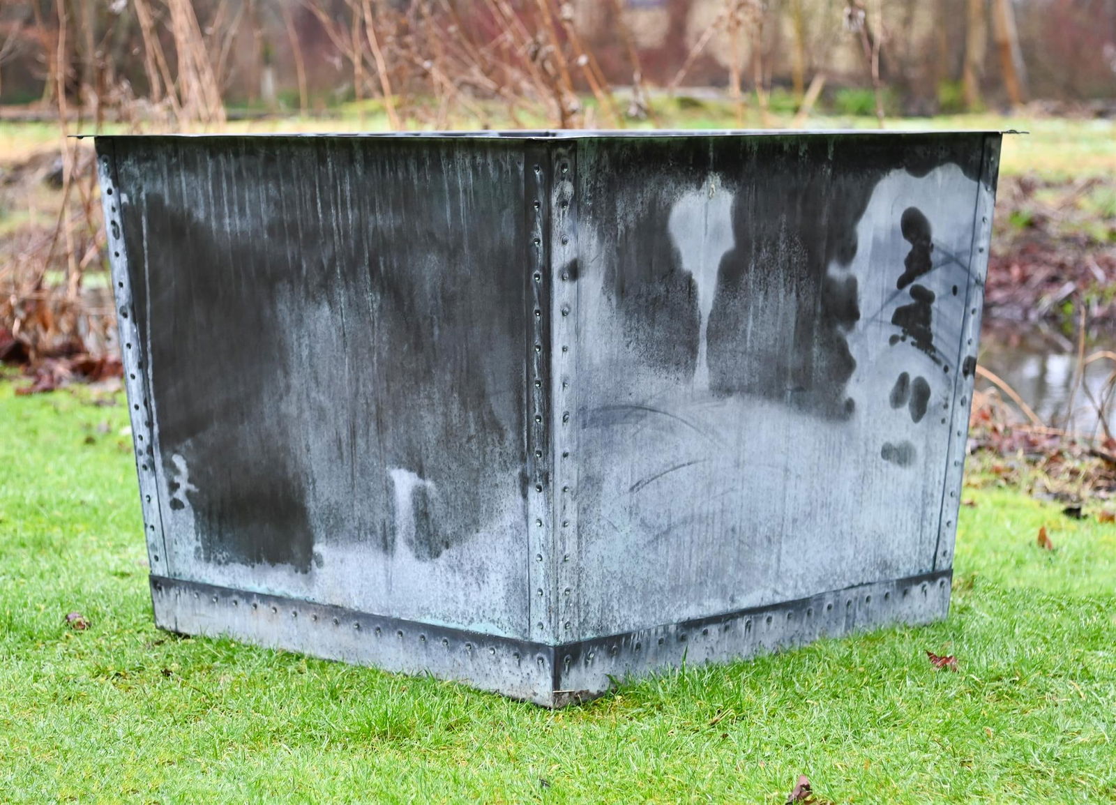 A LARGE PATINATED COPPER AND RIVETED SQUARE PLANTER, CONTEMPORARY (1 of 1)