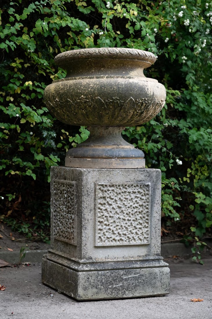 A LATE VICTORIAN TERRACOTTA URN CENTREPIECE, STIFF & SON LAMBETH, LATE 19TH CENTURY (1 of 2)