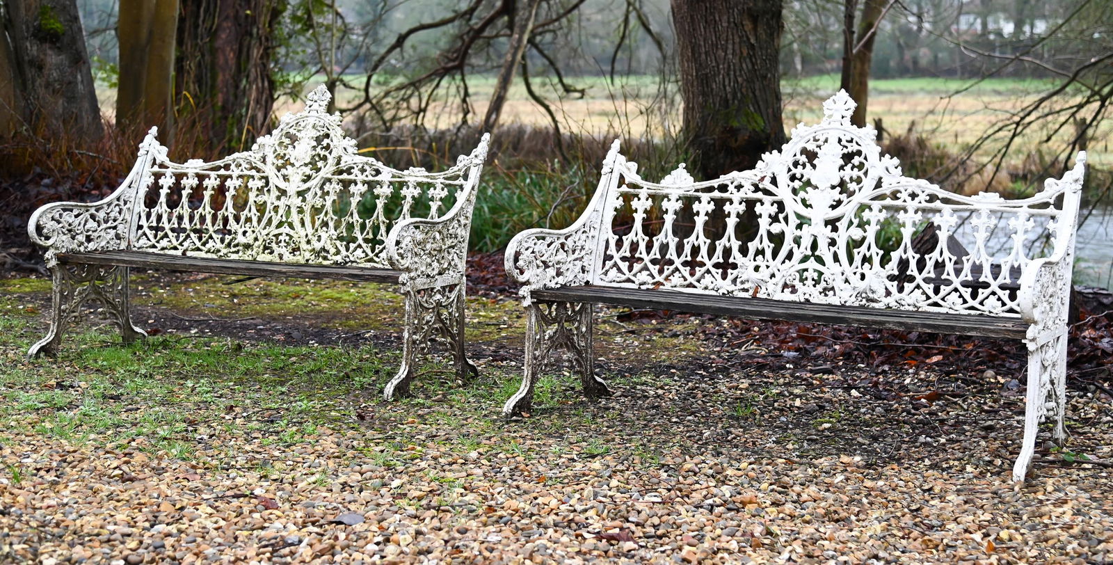A PAIR OF WHITE PAINTED METAL GARDEN BENCHES, IN THE COALBROOKDALE 'GOTHIC' PATTERN, 20TH CENTURY (1 of 1)