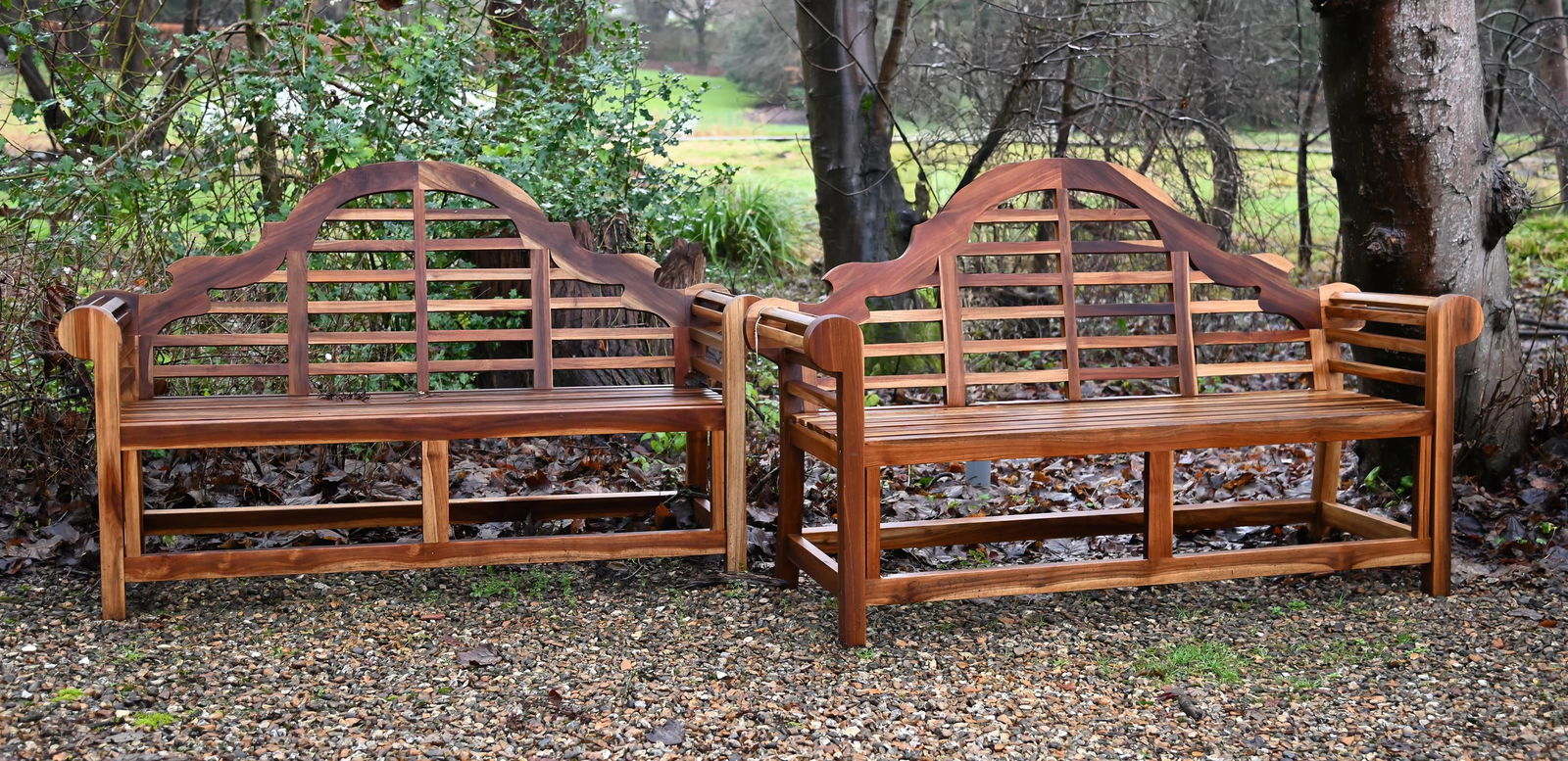 A PAIR OF HARDWOOD GARDEN BENCHES, AFTER THE DESIGN BY SIR EDWIN LUTYENS, CONTEMPORARY (1 of 1)