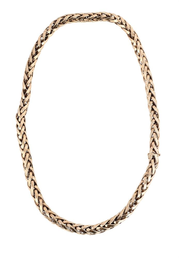A 9 CARAT GOLD CHEVRON LINK NECKLACE: A 9 CARAT GOLD CHEVRON LINK NECKLACE LONDON 1979 The polished rope necklace to a concealed clasp, UK hallmark, maker's mark S&S Size/dimensions: 38.5cm long Gross