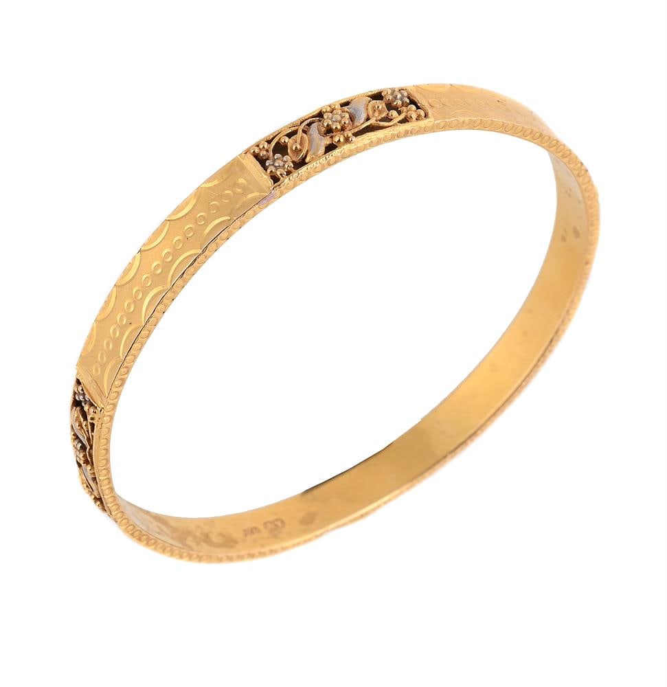 A FLORAL BANGLE: A FLORAL BANGLE The bangle with pierced floral sections to etched sections between, stamped AY and AVO Size/dimensions: inner diameter 6.5cm Gross weight: 15.7 grams 