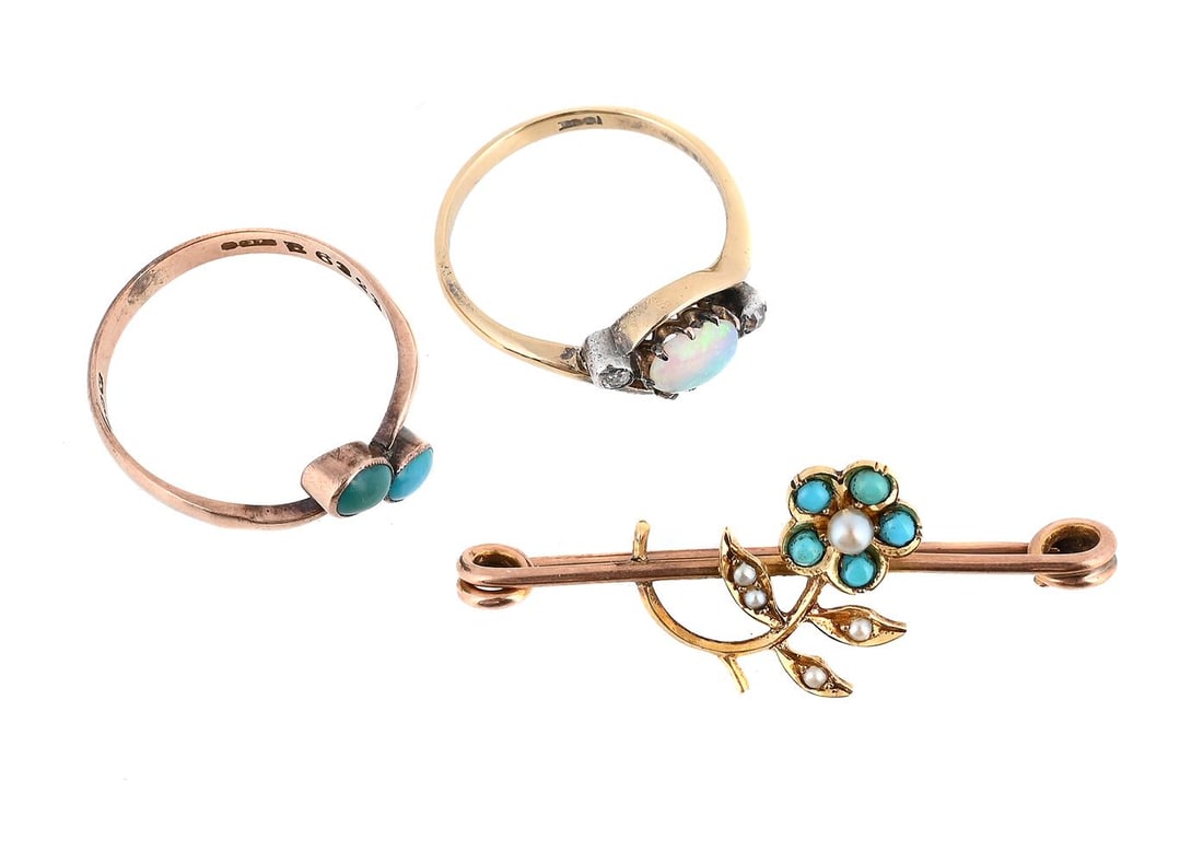 A SMALL COLLECTION OF EARLY 20TH CENTURY JEWELLERY (1 of 1)