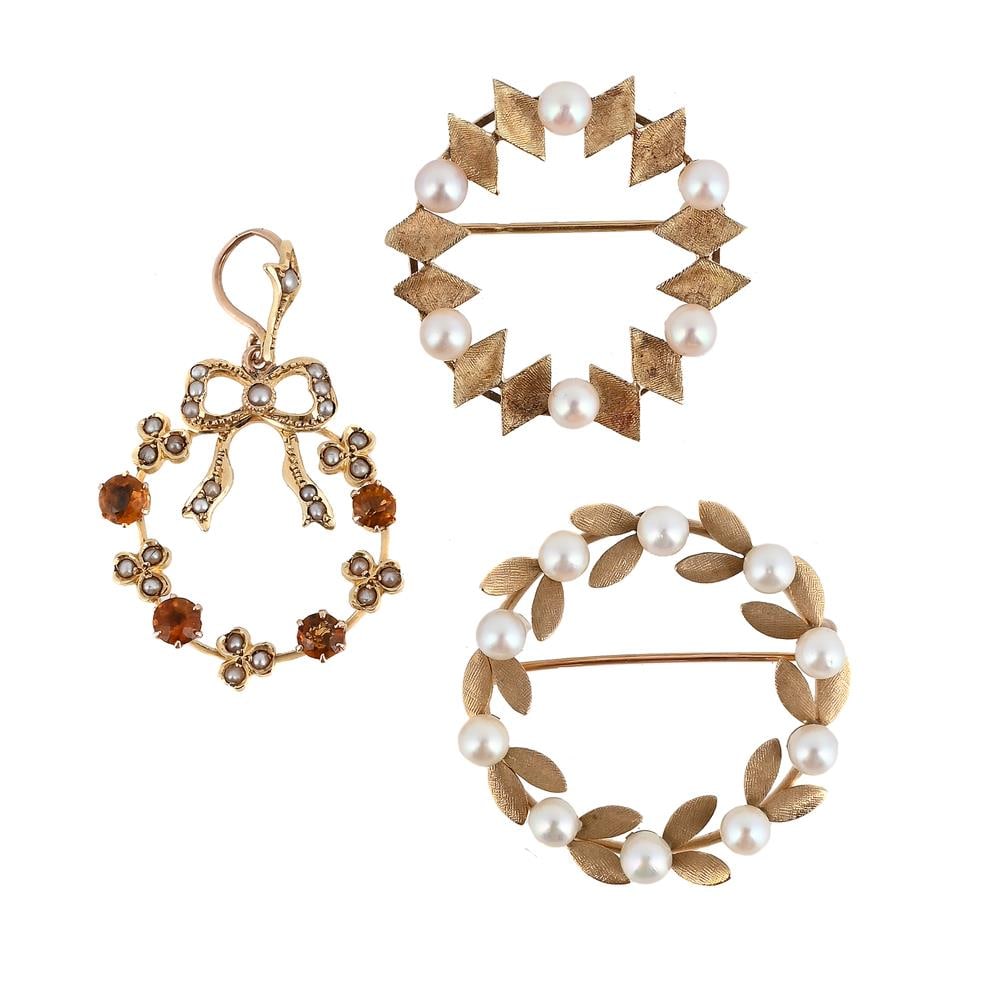 TWO CULTURED PEARL CIRCLET BROOCHES AND A PENDANT: TWO CULTURED PEARL CIRCLET BROOCHES AND A PENDANT The first brooch with pairs of textured leaves interspaced with cultured pearls, stamped 14KT with HSB makers mark; together with a