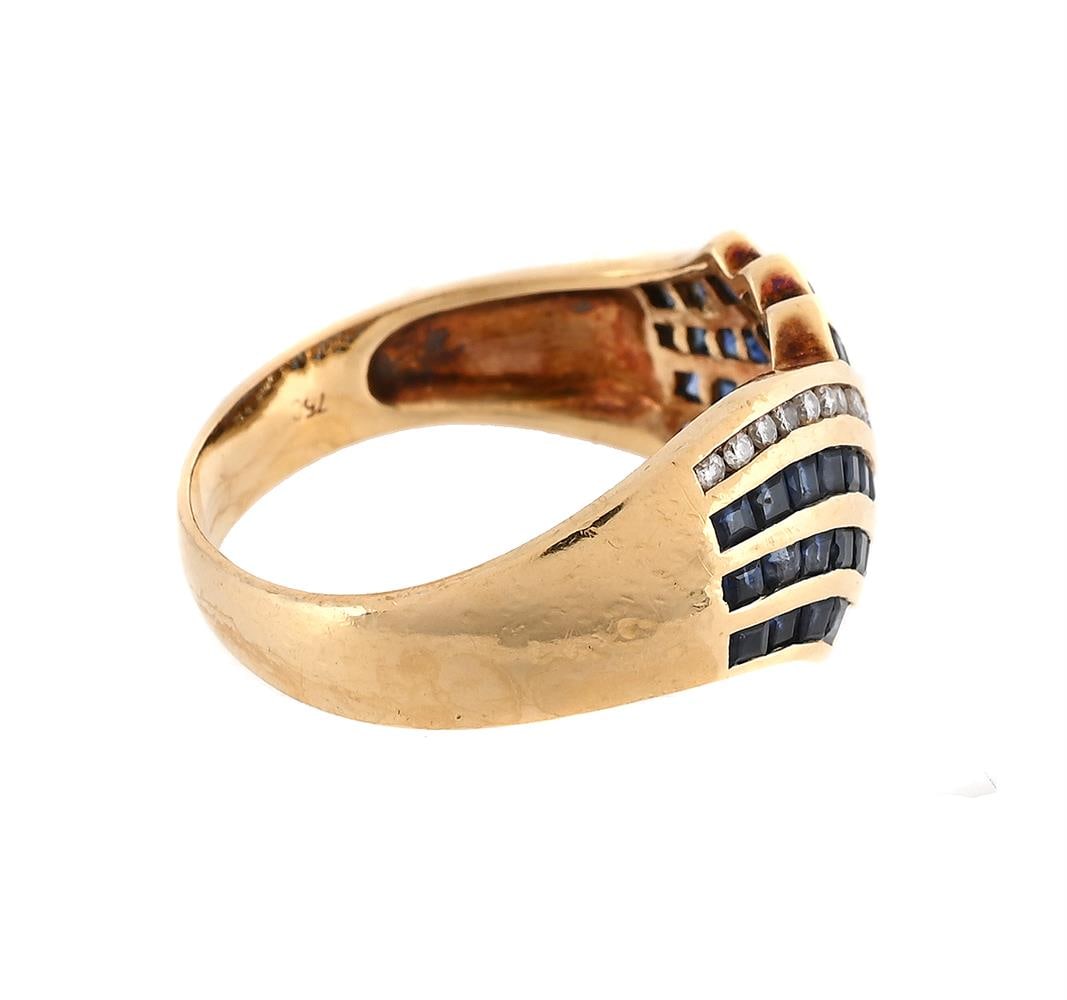 A SAPPHIRE AND DIAMOND CROSSOVER RING - 2