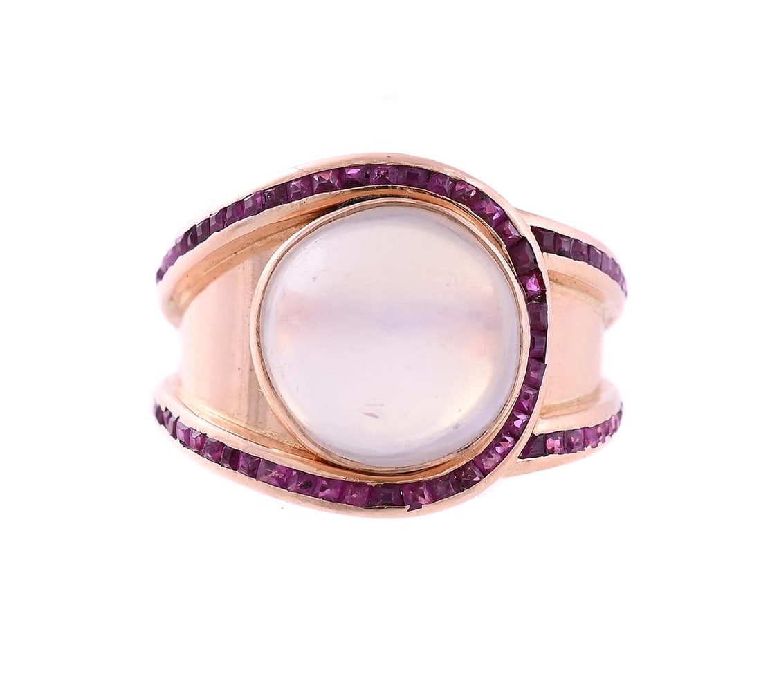 A MID 20TH CENTURY MOONSTONE AND RUBY DRESS RING (1 of 2)