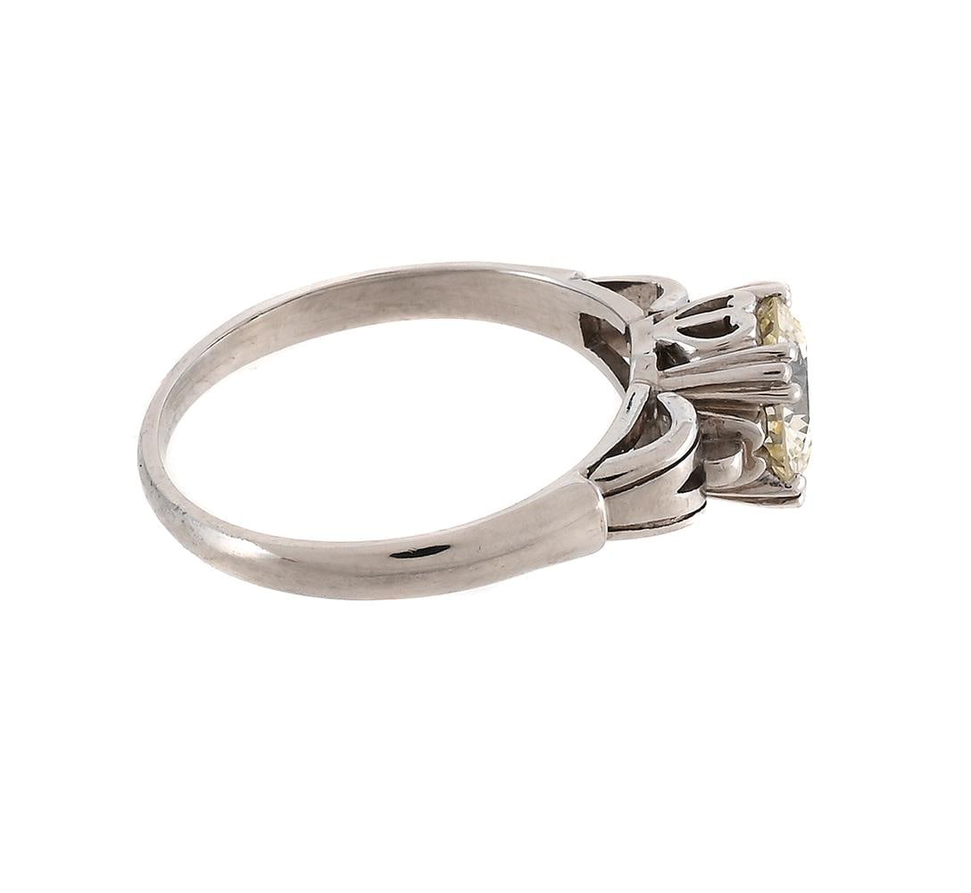 A DIAMOND SINGLE STONE RING - 2