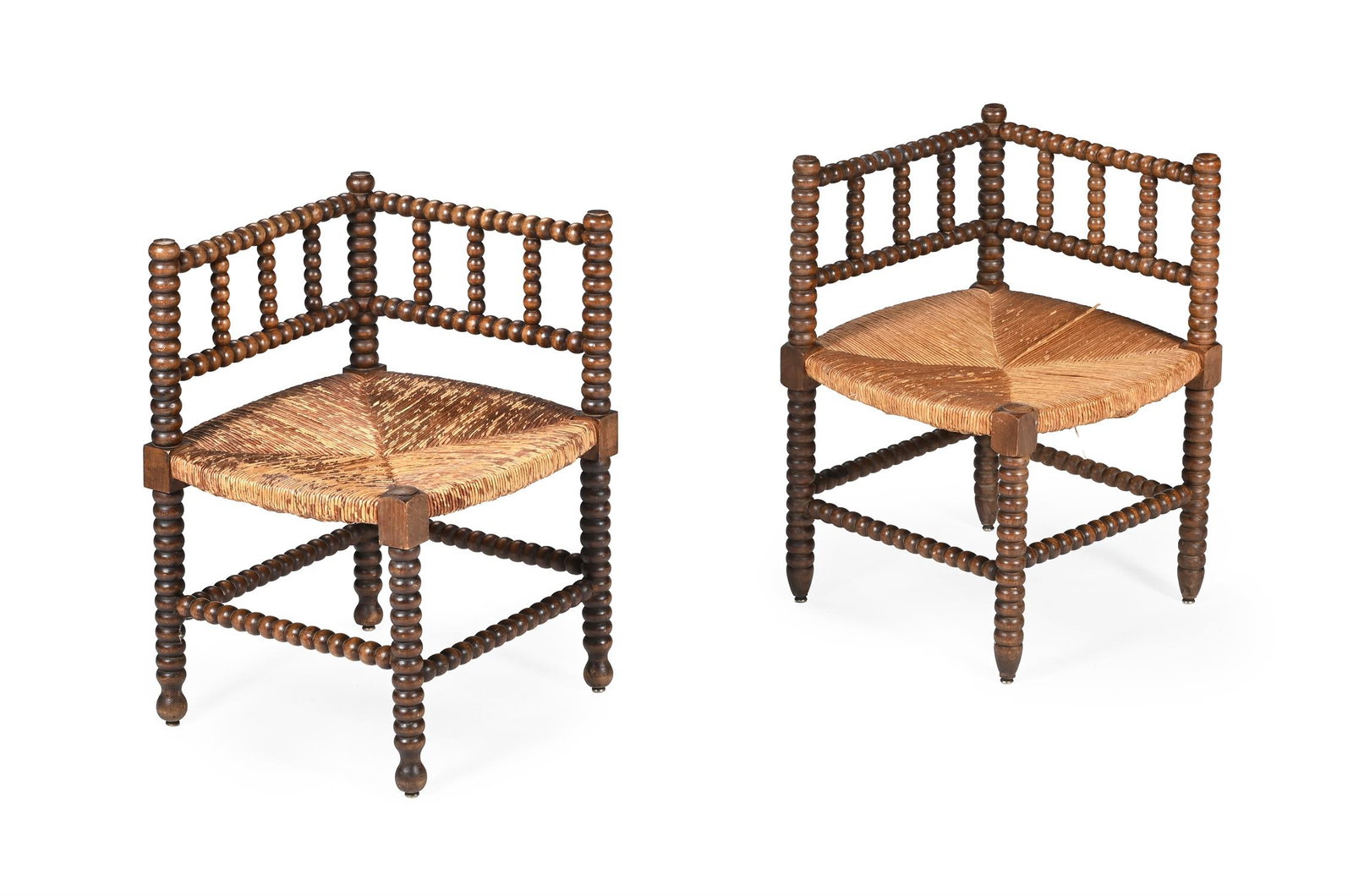 A NEAR PAIR OF ARTS & CRAFTS BOBBIN-TURNED CORNER CHAIRS, LATE 19TH/EARLY 20TH CENTURY (1 of 2)