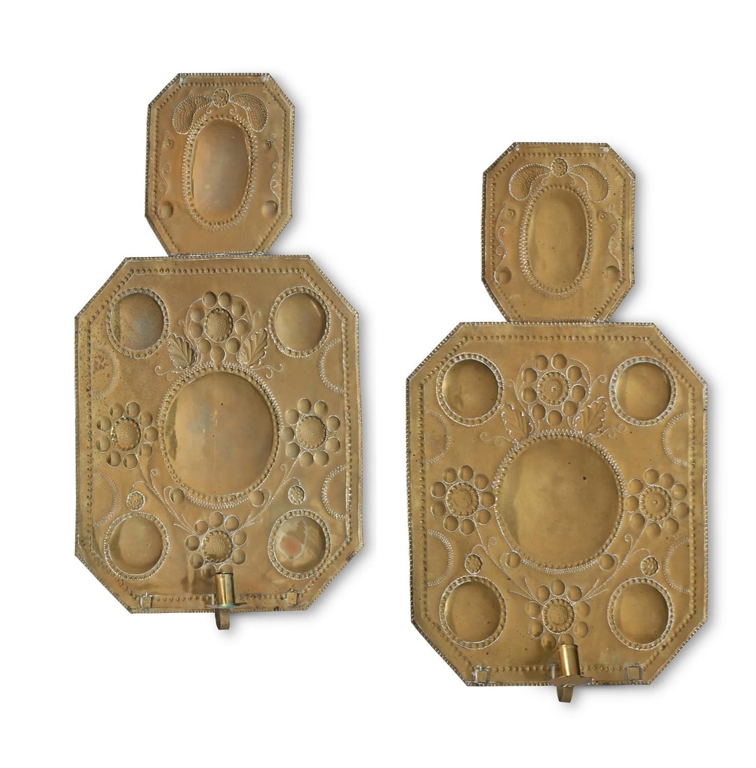 A PAIR OF ARTS AND CRAFTS REPOUSSE BRASS WALL APPLIQUES, LATE 19TH/EARLY 20TH CENTURY (1 of 5)