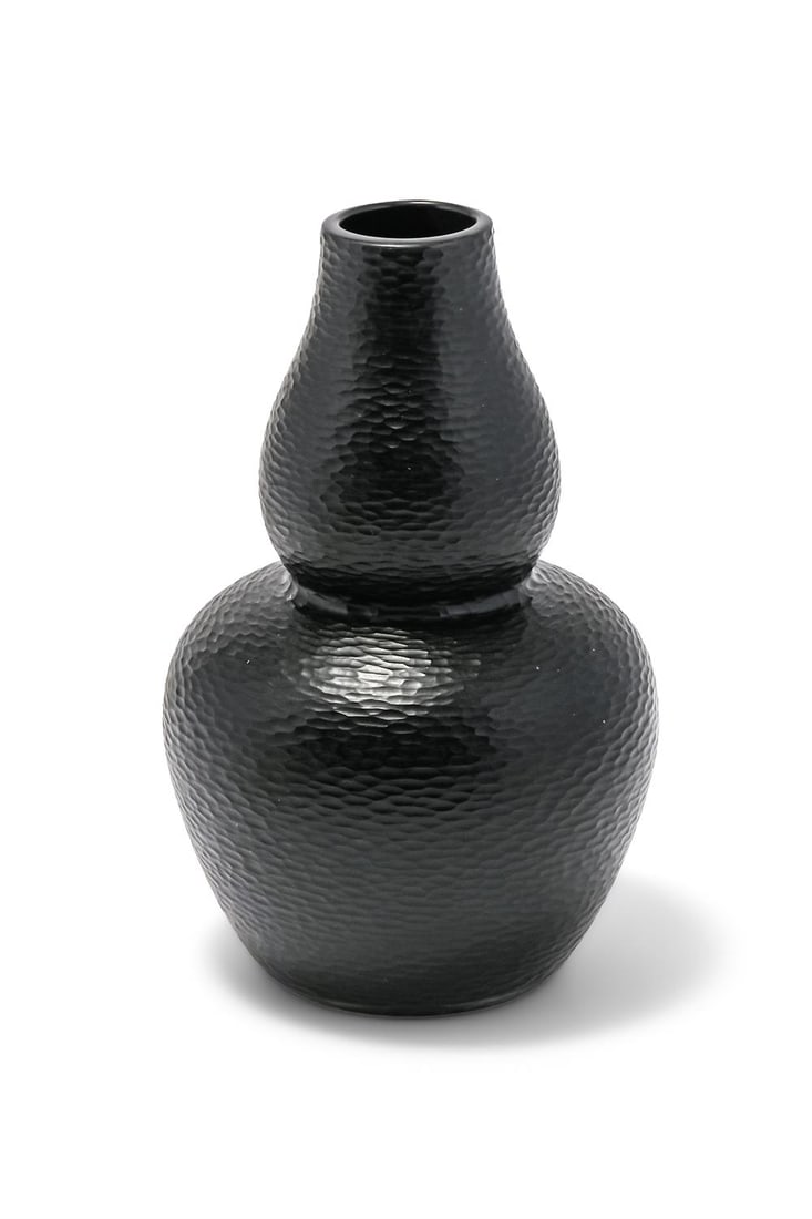 CARLO SCARPA (ITALIAN, 1906-1978) 'BATTUTO' VASE, MID 20TH CENTURY: CARLO SCARPA (ITALIAN, 1906-1978)'BATTUTO' VASE, MID 20TH CENTURYBlack glassEtched to underside Venini Murano22.5cm highLiteratureMarino Barovier, Carlo Scarpa, Glass of an Architect, Skira, Milano 19