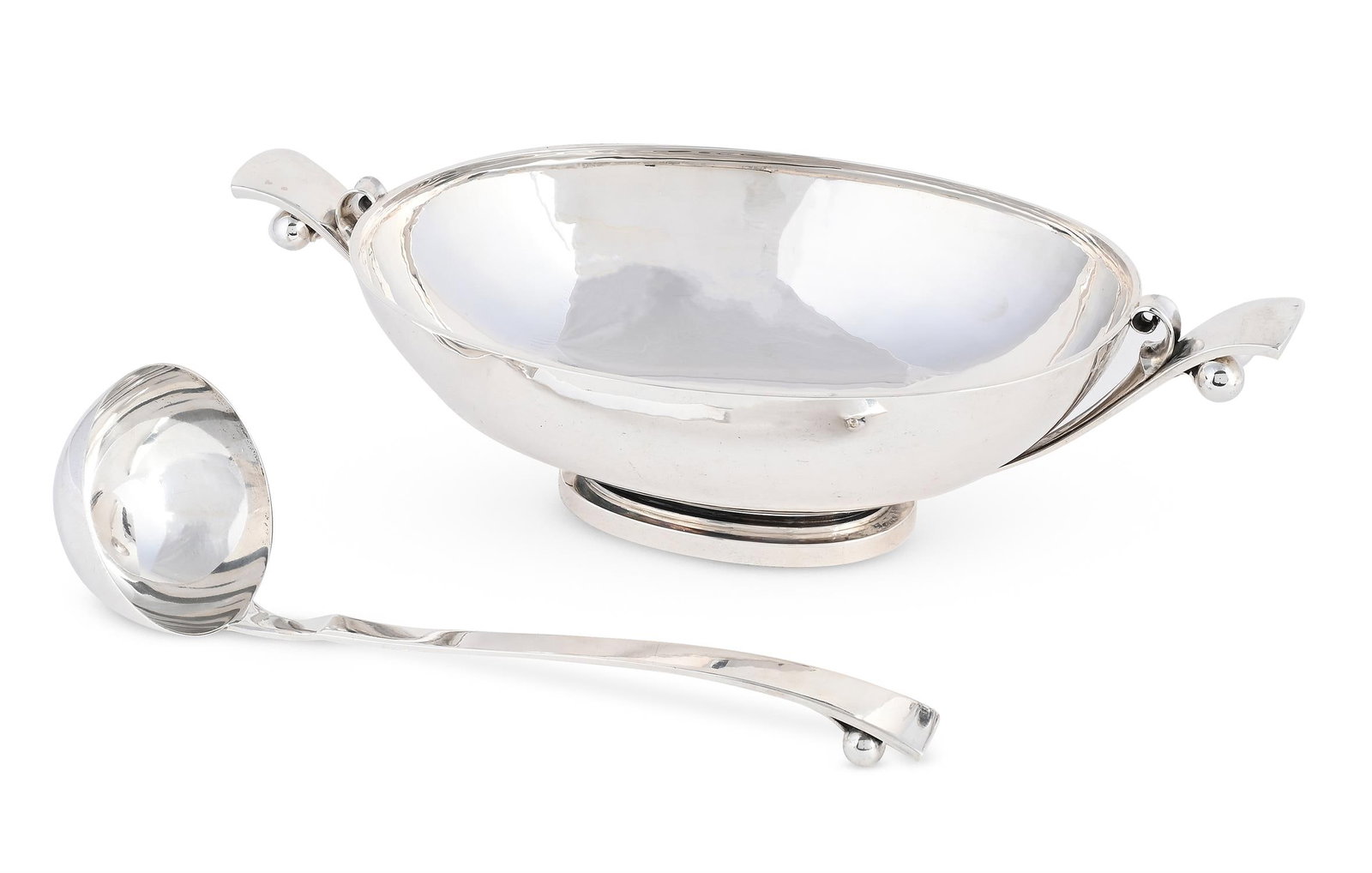 HAROLD NEILSEN (DANISH, 1892-1977), FOR GEORG JENSEN SERVING DISH AND LADLE: HAROLD NEILSEN (DANISH, 1892-1977) FOR GEORG JENSEN SERVING DISH AND LADLE, MODEL NO. 636, 1933-1944Silver, with ladle (model no. 13)Dish; 39.5cm diameterLadle; 29.5cm longBoth with stamped maker's ma