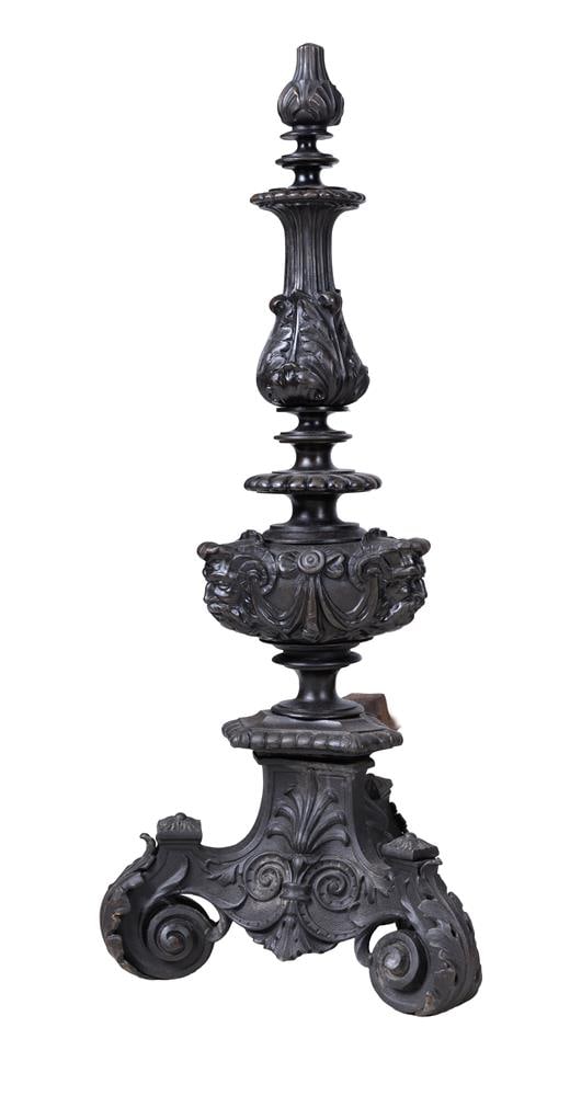 A PAIR OF LARGE NEO CLASSICAL PATINATED BRONZE AND CAST IRON ANDIRONS AND DOG GRATE, 19TH CENTURY - 2