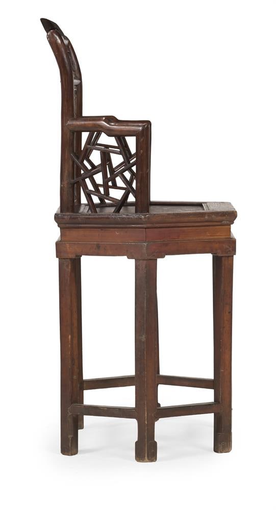 A CHINESE YUMU ELM CORNER ARMCHAIR, QING DYNASTY, SECOND HALF 19TH CENTURY - 3