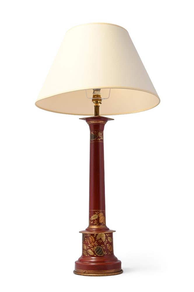 A PAIR OF RED TOLE AND PAINTED COLUMN LAMPS, TUSCAN, IN REGENCY STYLE, OF RECENT MANUFACTURE - 2