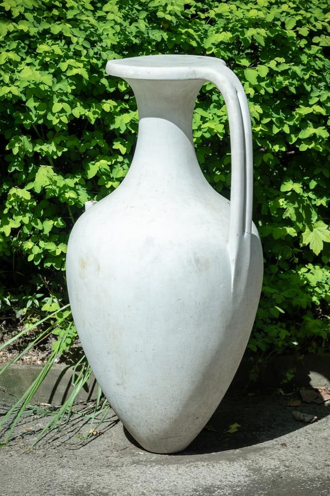 A LARGE ITALIAN CARRARA MARBLE AMPHORA URN, 19TH CENTURY: A LARGE ITALIAN CARRARA MARBLE AMPHORA URN