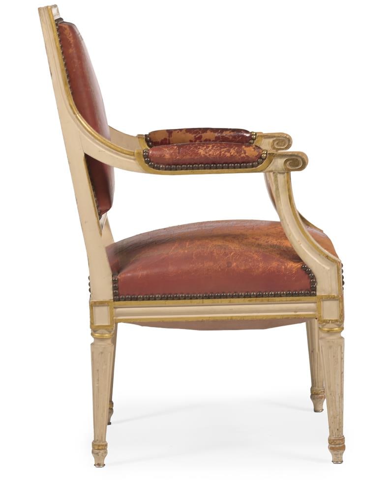 A SET OF FOUR PAINTED AND PARCEL GILT FAUTEUIL, IN LOUIS XVI STYLE, FIRST HALF 20TH CENTURY - 3