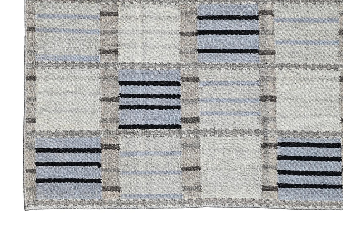 A CONTEMPORARY SWEDISH DESIGN IVORY, GREY, BLUE AND BLACK FLATWEAVE CARPET, MODERN - 3