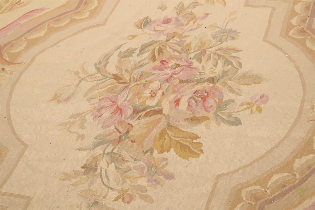 AN AUBUSSON CARPET, 20TH CENTURY - 2