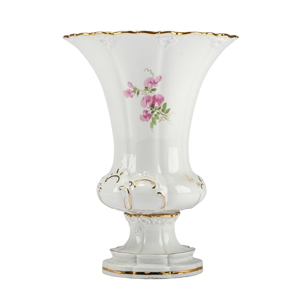 A PAIR OF MEISSEN FLOWER-ENCRUSTED URNS, LATE 19TH CENTURY, TOGETHER WITH A TRUMPET VASE - 5
