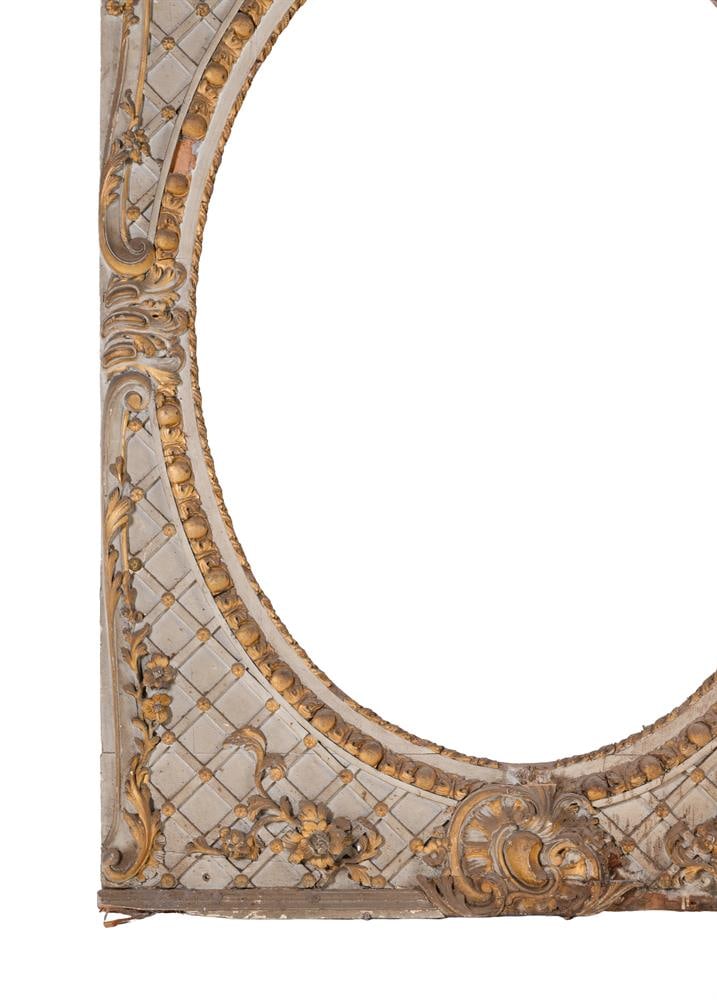 A LARGE PAINTED AND PARCEL GILT ARCHITECTURAL FRAME, FRENCH, PROBABLY LAST QUARTER 18TH CENTURY - 3