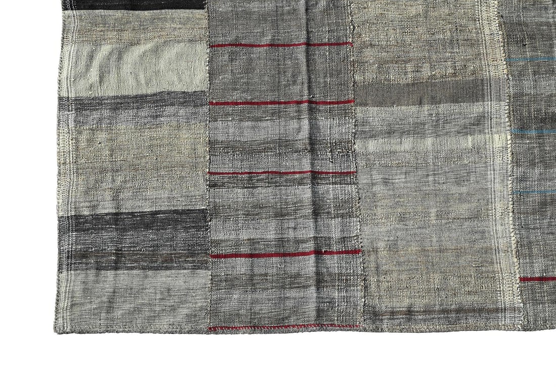A MAZANDARAN FLATWOVEN CARPET, 20TH OR 21ST CENTURY - 2