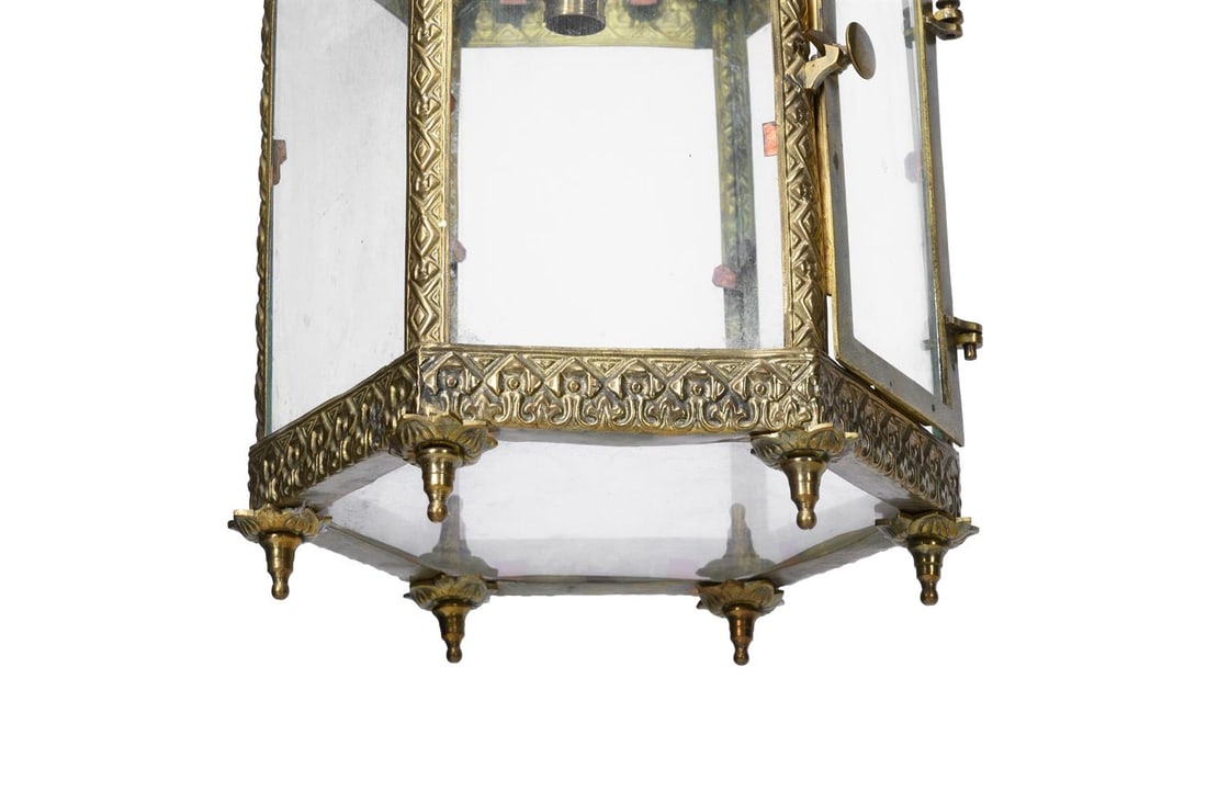 A GILT BRASS OCTAGONAL HANGING HALL LANTERN WITH GLAZED PANELS, FIRST HALF 20TH CENTURY - 4