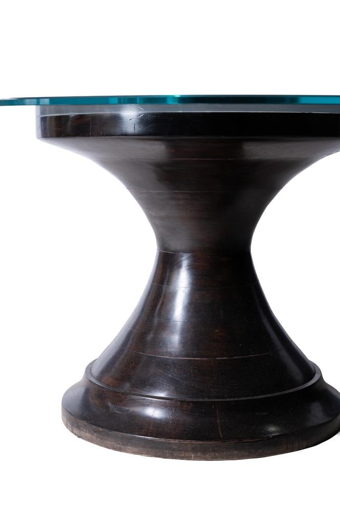 AN EBONISED WOOD AND GLASS TOPPED CIRCULAR DINING TABLE, MODERN - 3