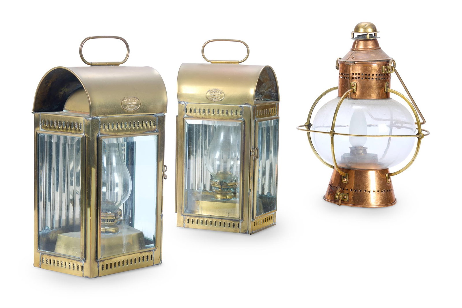 A PAIR OF LATE VICTORIAN YACHT CABIN BRASS OIL LAMPS, LATE 19TH/EARLY 20TH CENTURY (1 of 2)