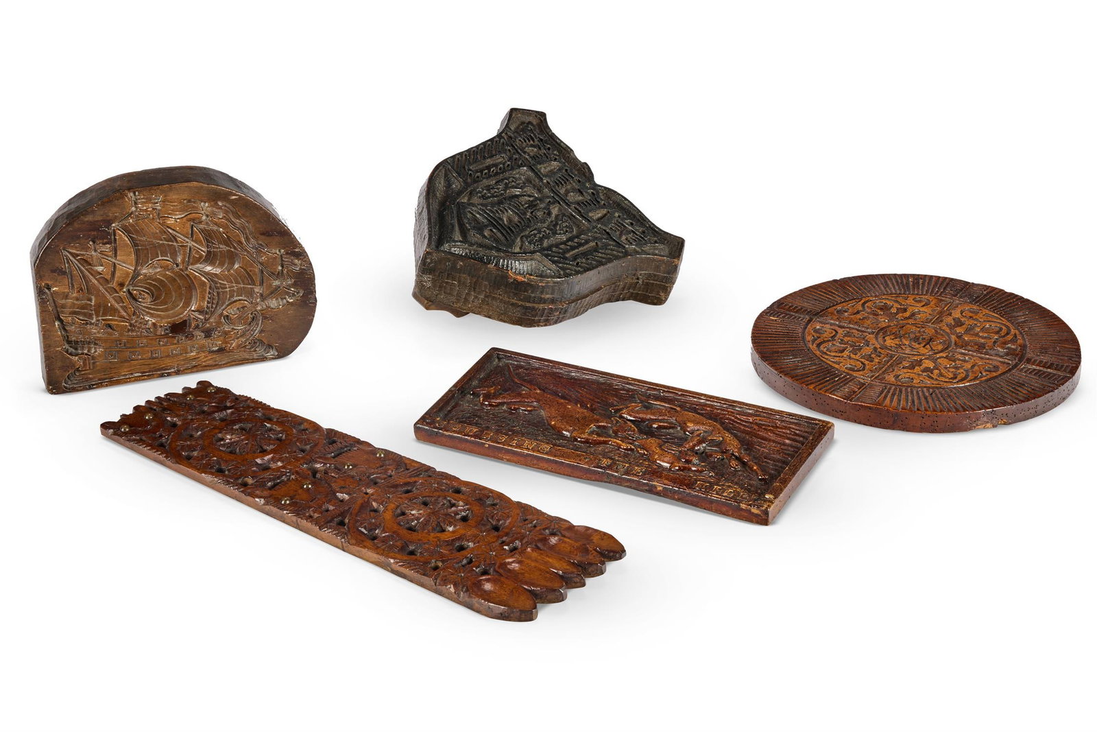 A COLLECTION OF FIVE TREEN MOULDS AND CARVINGS, 18TH/19TH CENTURY (1 of 2)