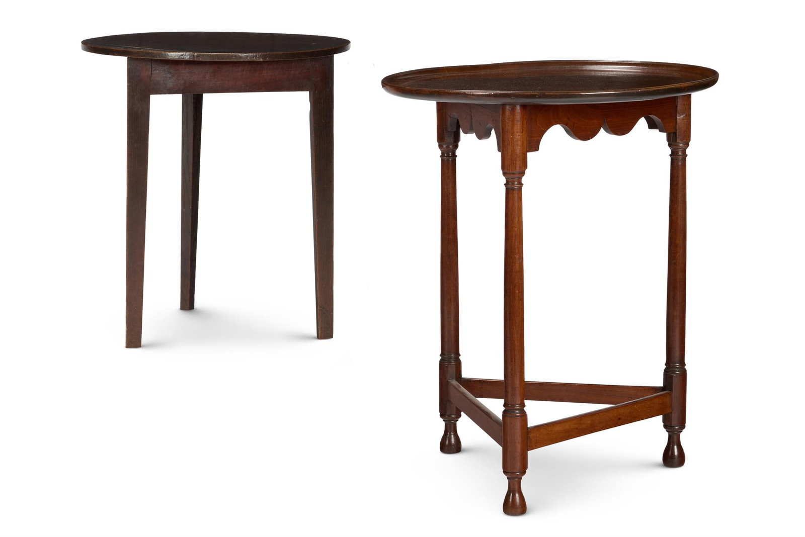 A MAHOGANY CIRCULAR OCCASIONAL TABLE (1 of 1)