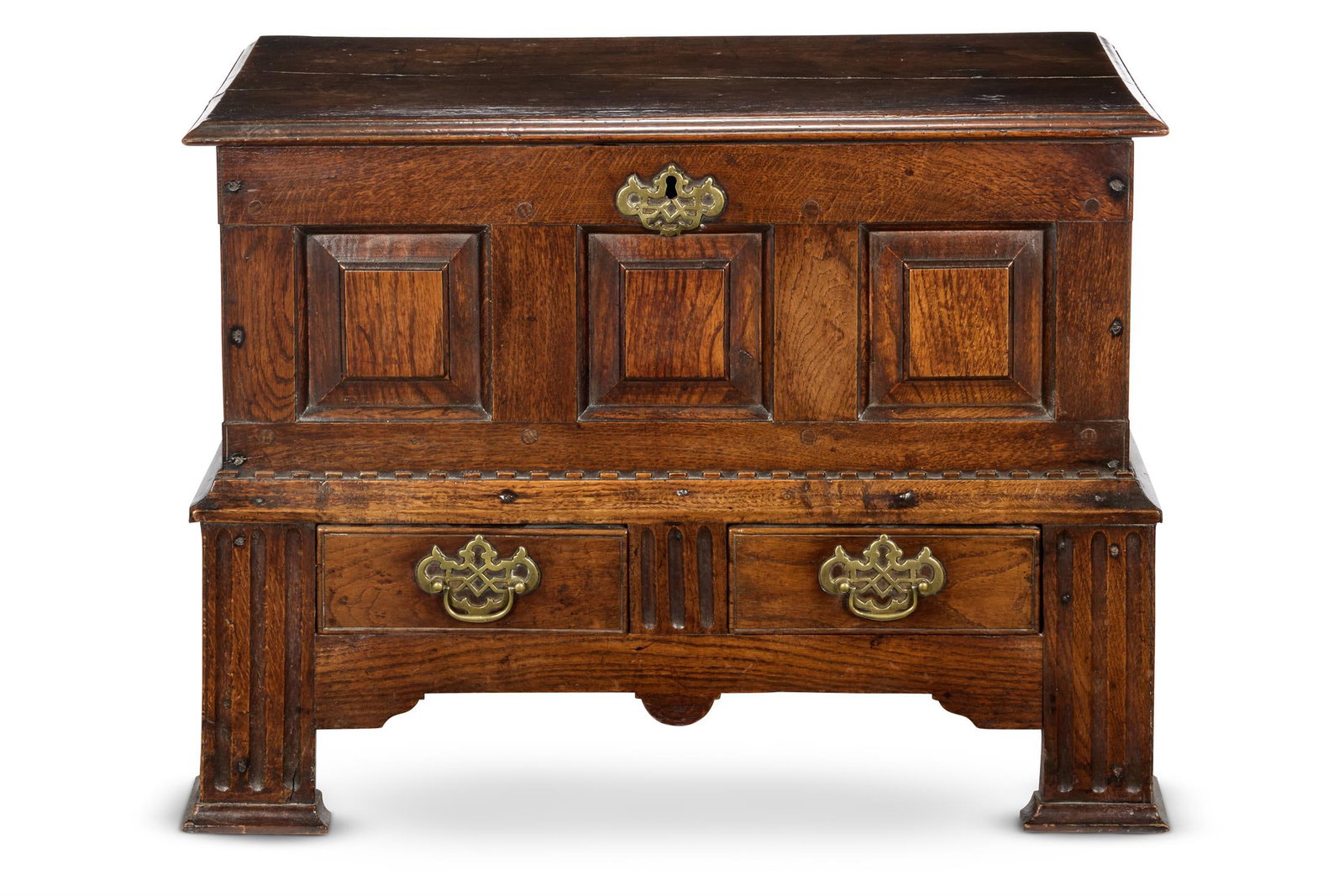A WELSH GEORGE III OAK COFFOR BACH, LATE 18TH CENTURY (1 of 2)