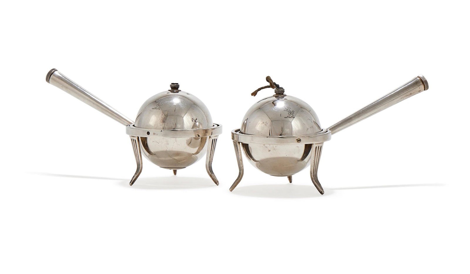 LESLIE GORDON DURBIN, A PAIR OF SILVER TABLE LIGHTERS, LONDON 1975 (1 of 2)