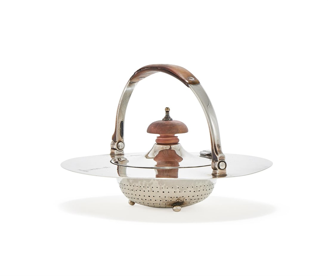 A VICTORIAN SCOTTISH SILVER STRAINER: A VICTORIAN SCOTTISH SILVER STRAINERDUFF, EDINBURGH 1838With a wood mounted swing handle and engraved with a crest15cm diameter264g (8.5 oz) grossThe crest appears to be that associated with the arms