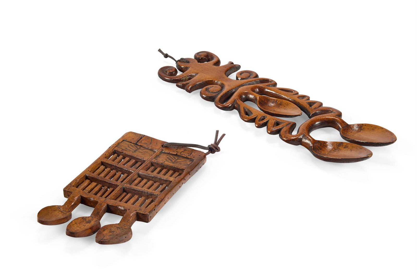 A CARVED AND PIERCED BEECH TRIPLE LOVE SPOON, WELSH, 19TH CENTURY (1 of 3)