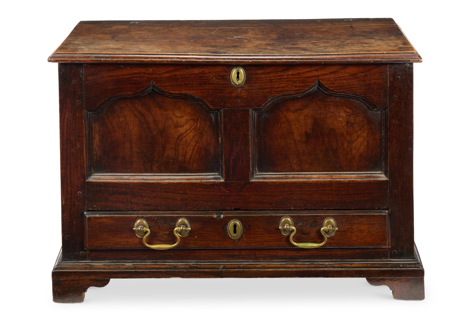 A GEORGE III OAK COFFOR BACH, LATE 18TH CENTURY (1 of 2)