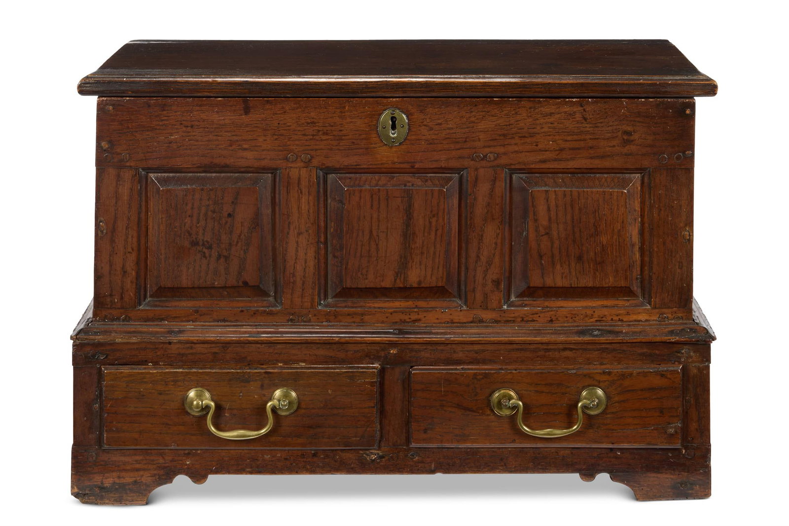 A WELSH GEORGE III OAK COFFOR BACH, 18TH CENTURY (1 of 2)