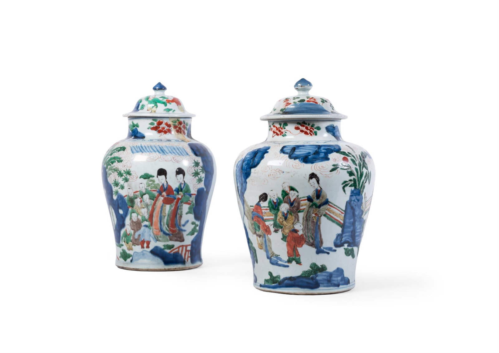 A PAIR OF WUCAI BALUSTER VASES AND COVERS, 17TH CENTURY (1 of 3)